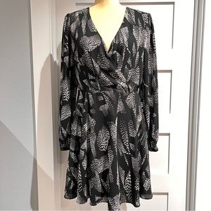 Express Mini Dress NWT Back and White- Medium